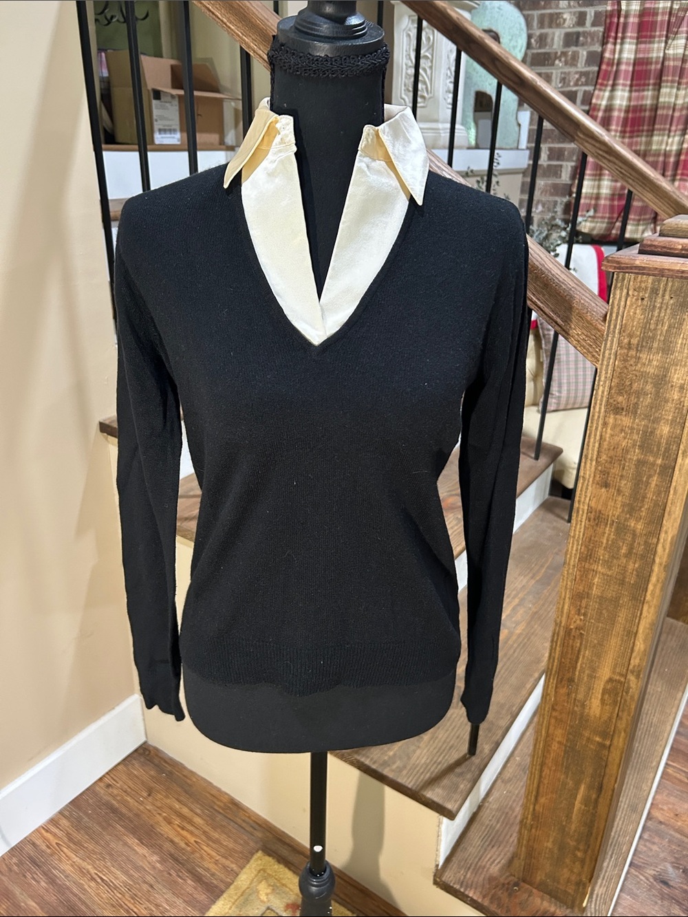 Ralph Lauren PS  Black V-Neck cashmere Sweater Silk Cream Faux Collar